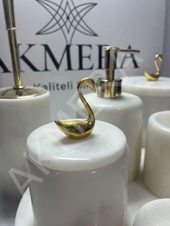AKMERA 7 Parça Beyaz Doğal Mermer Banyo Seti | Altın Kuğu Detaylı Lüks Banyo Aksesuar Takımı